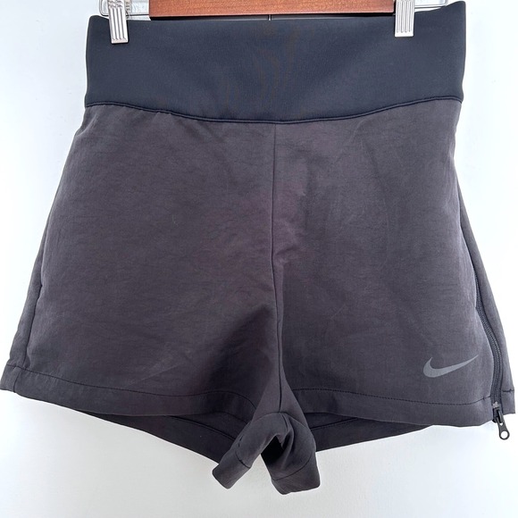 Nike NWT Medium Team Tech Pack‎ athletic shorts women's gray/black - Picture 1 of 7